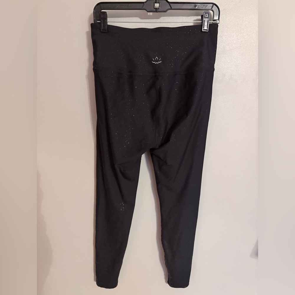 Beyond Yoga Leggings 
ALLOY OMBRE Midi – Black Foil Speckle - Picture 3 of 12